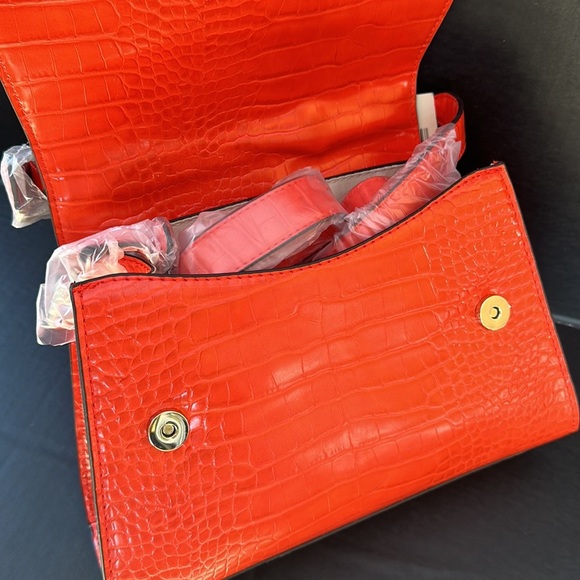 New GUESS Stephi Top-Handle Flap Bag - Picture 8 of 10